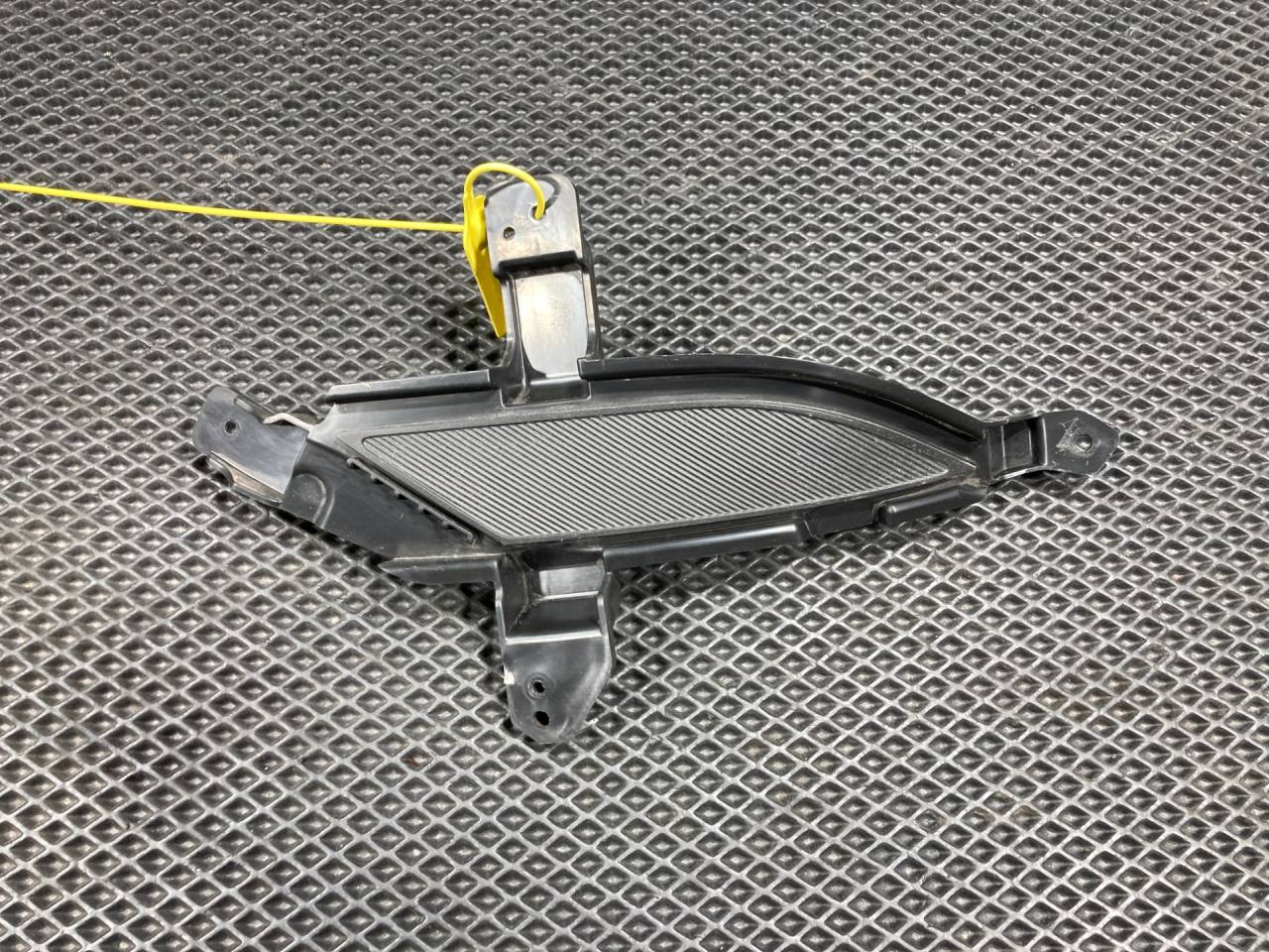 заглушка (решетка) в бампер Kia K5 3 поколение 2020, 1.6 л., G4FP, бензин, АКПП, 86564L3000 - фото №1