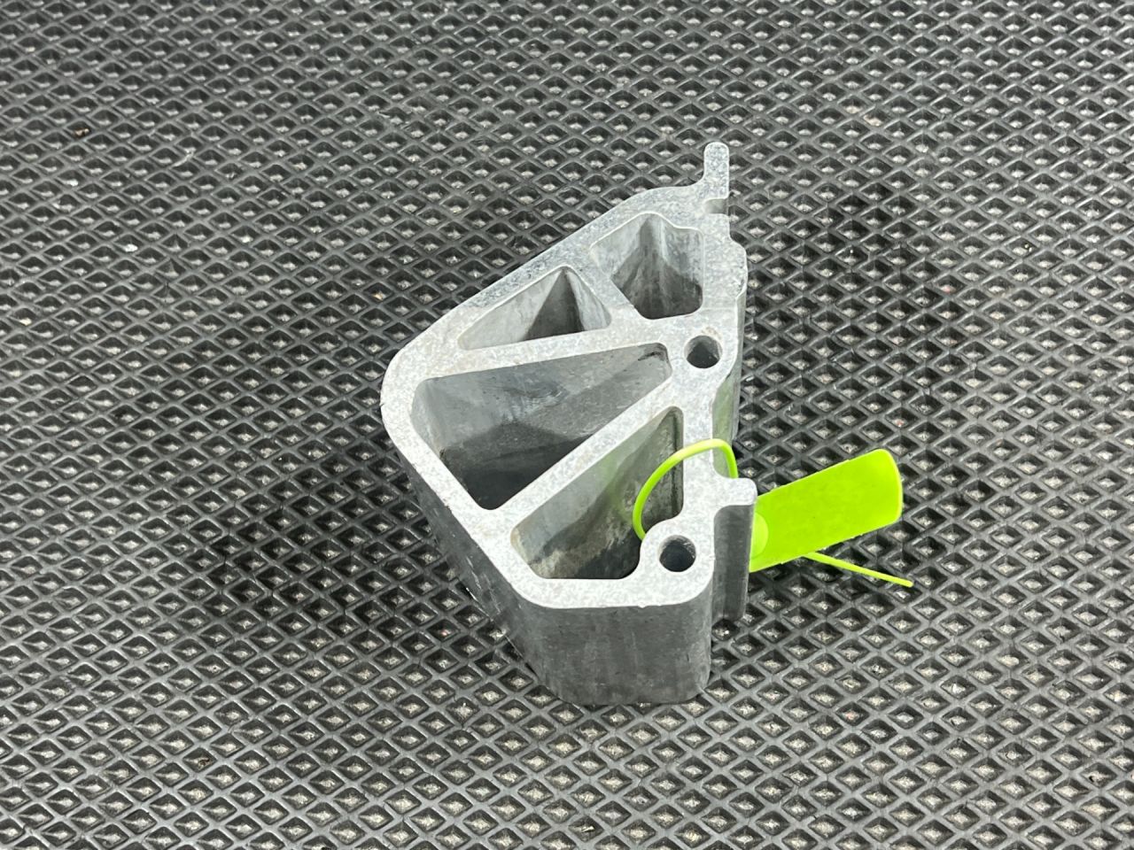 кронштейн радиатора Mercedes-Benz GLB-Класс 1 поколение 2019, 2.0 л., бензин, АКПП, внедорожник 5 дв., A2476280900 - фото №1