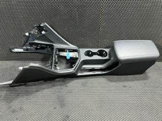 консоль салона Genesis G70 1 поколение 2019, 2.0 л., G4KL, бензин, АКПП, седан, 84601-G9510NNB, 91871-G9010