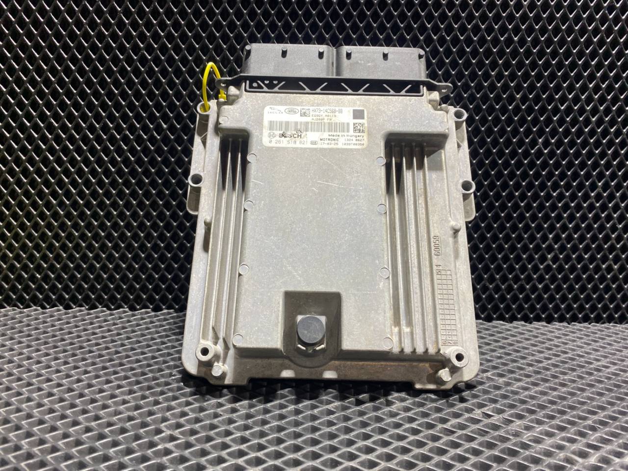 блок управления двигателем Jaguar F-Pace 1 поколение 2017, 2.0 л., бензин, АКПП, внедорожник 5 дв., HX73-14C568-BB, 0261S18821, LR135917, LR090975, T2R47887, T4N13811 - фото №1