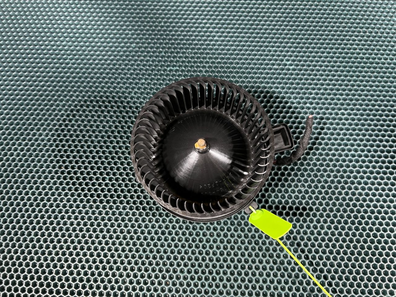 моторчик печки Audi A4 B9 2019, 2.0 л., бензин, АКПП, седан, 4M1820021C, 4M1820021B, 4M1820021A - фото №1