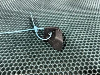 крепление ( кронштейн ) крыла Audi S4 B9 [рестайлинг] 2021, 3.0 л., CWGD, бензин, АКПП, седан, полный привод, 8W0821231A