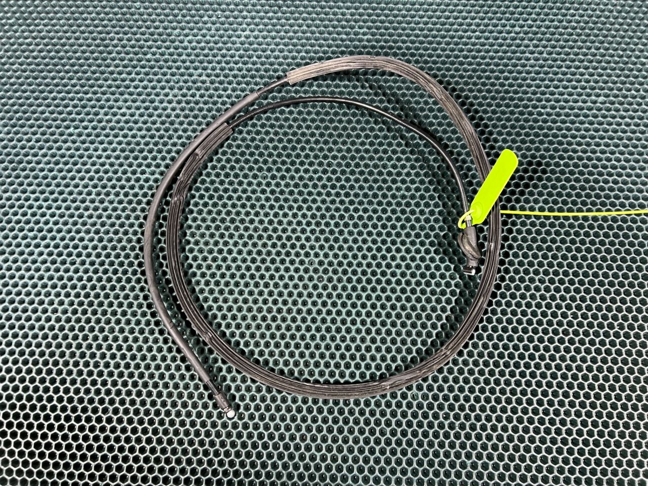 трос капота Porsche Macan 1 поколение 95B 2015, 3.0 л., MCT.MA, бензин, АКПП, внедорожник 5 дв., 95B82353508M, 95B823535 - фото №1