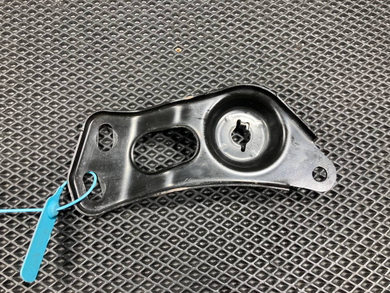 Кронштейн балки Kia K5 3 поколение 2020, 1.6 л., G4FP, бензин, АКПП, 62470L1500 - фото №1