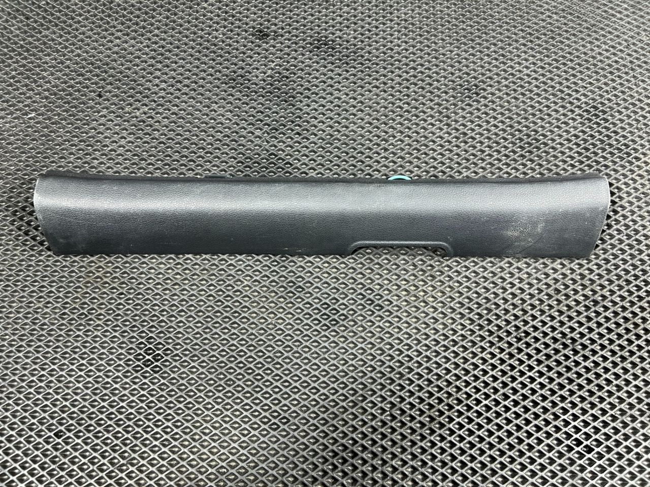 накладка на порог Genesis G70 1 поколение 2019, 2.0 л., G4KL, бензин, АКПП, седан, 85880-G9000 - фото №1