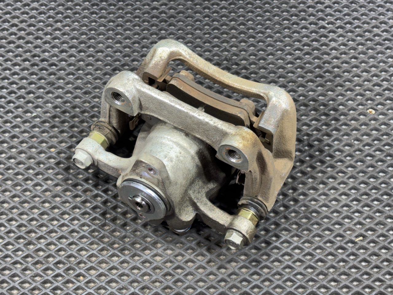 суппорт задний левый Kia K5 3 поколение 2022, 1.6 л., G4FP, бензин, АКПП, 58210L1050 - фото №1