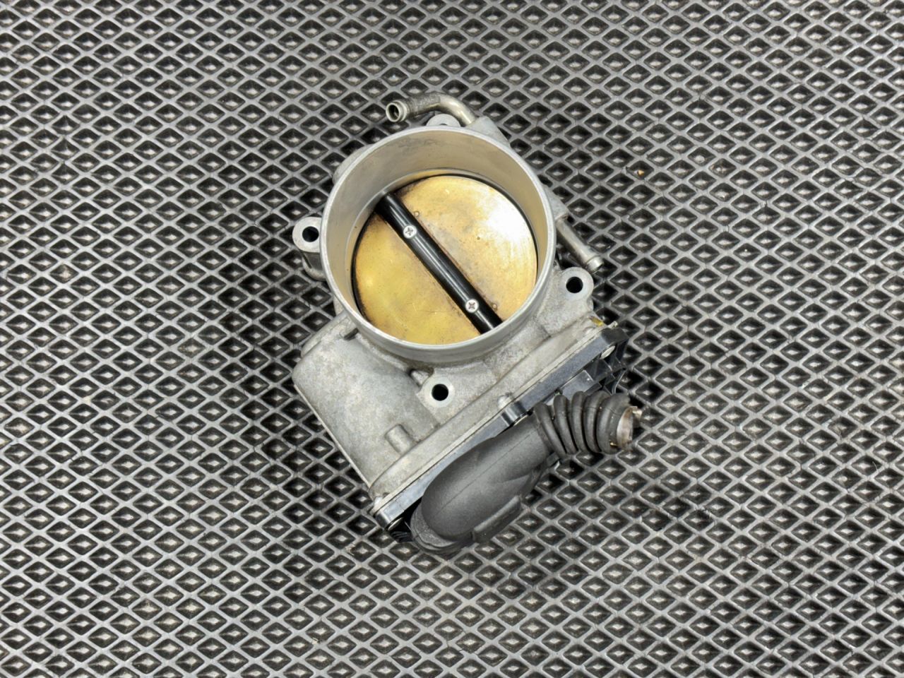 заслонка дроссельная Lexus LS 4 поколение 2009, 5.0 л., 2UR-FSE, бензин, АКПП, седан, 22030-38010 - фото №1