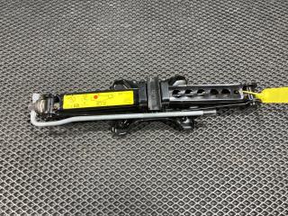 домкрат Jaguar XE 1 поколение X760 2017, 2.0 л., 204PT, бензин, АКПП, седан, GX7317080AB, T2H21729