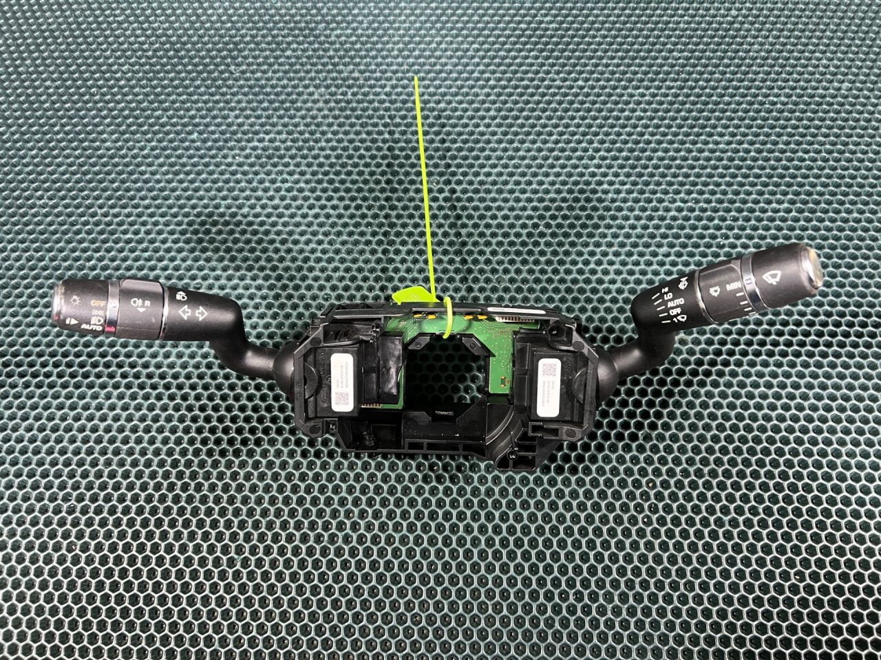 переключатель подрулевой (стрекоза) Jaguar XE 1 поколение 2017, 3.0 л., AJ 126, бензин, АКПП, седан, BJ323F972CB, GX733F973BA, GX7313N064DB, T4N16224, T4N4346, T4N3848, T4N20333, T4N3847, T4N4335 - фото №1