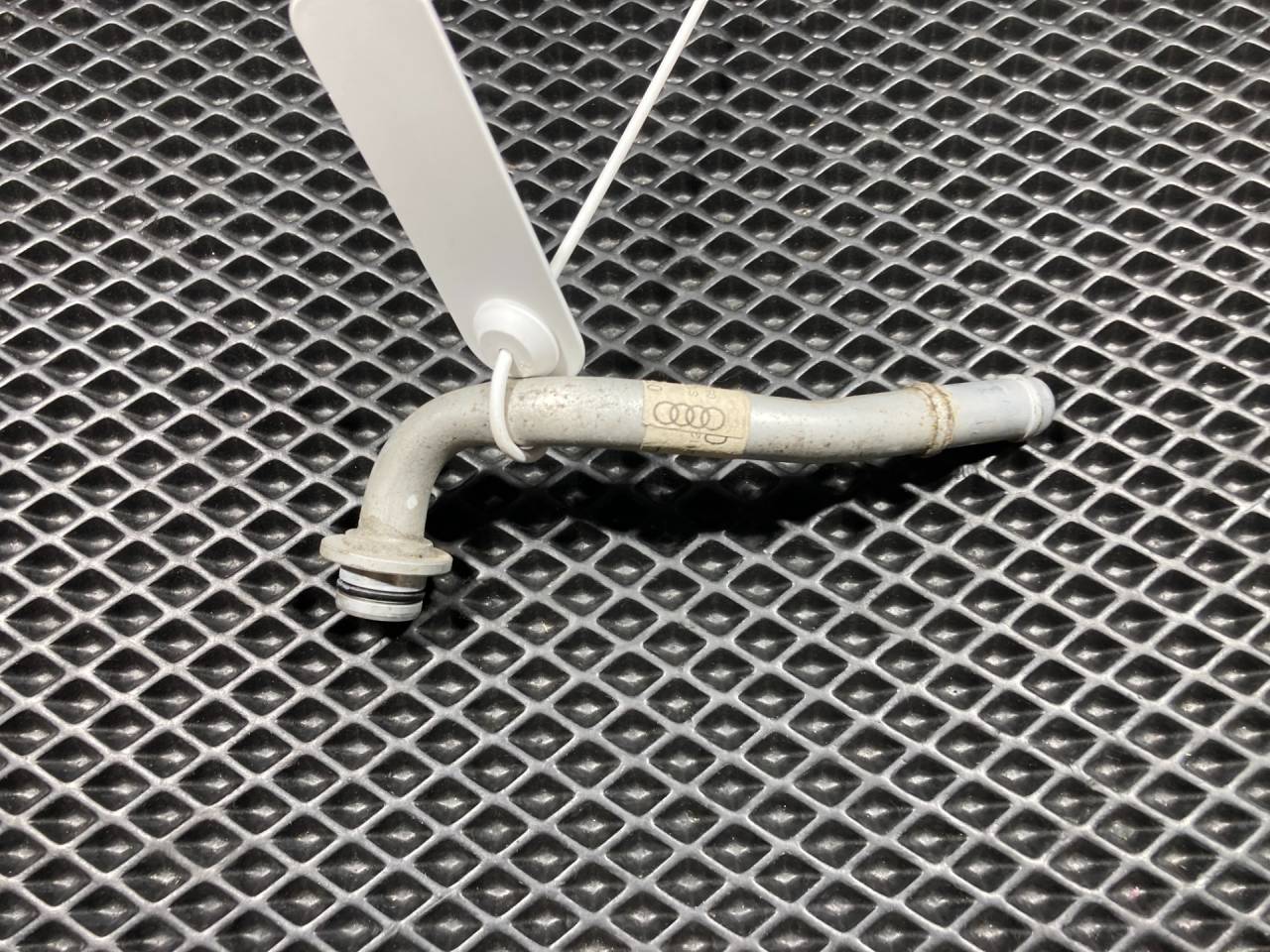 трубка охлаждающей жидкости Audi Q7 4L 2009, 4.2 л., BAR, бензин, АКПП, внедорожник 5 дв., 079121131AL - фото №1