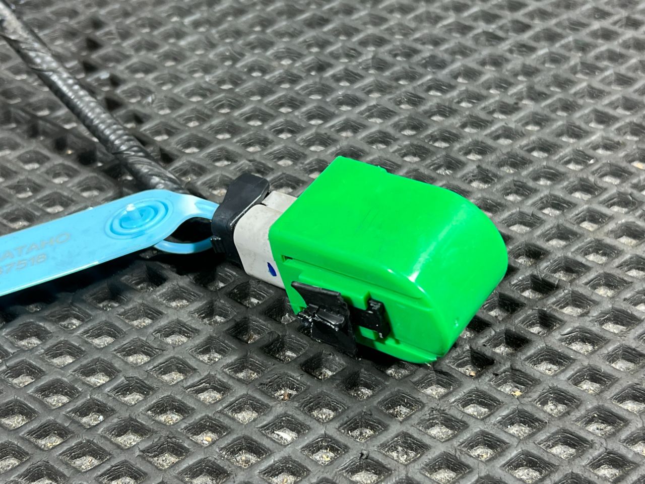 сирена (гонг) Genesis G70 1 поколение 2019, 2.0 л., G4KL, бензин, АКПП, седан, 95710-C1000 - фото №1