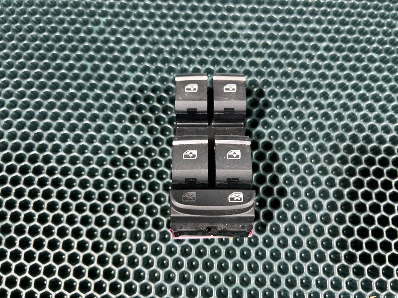 блок управления стеклоподъемниками Audi Q5 FY 2018, 2.0 л., бензин, АКПП, внедорожник 5 дв., 8W0959851E - фото №1