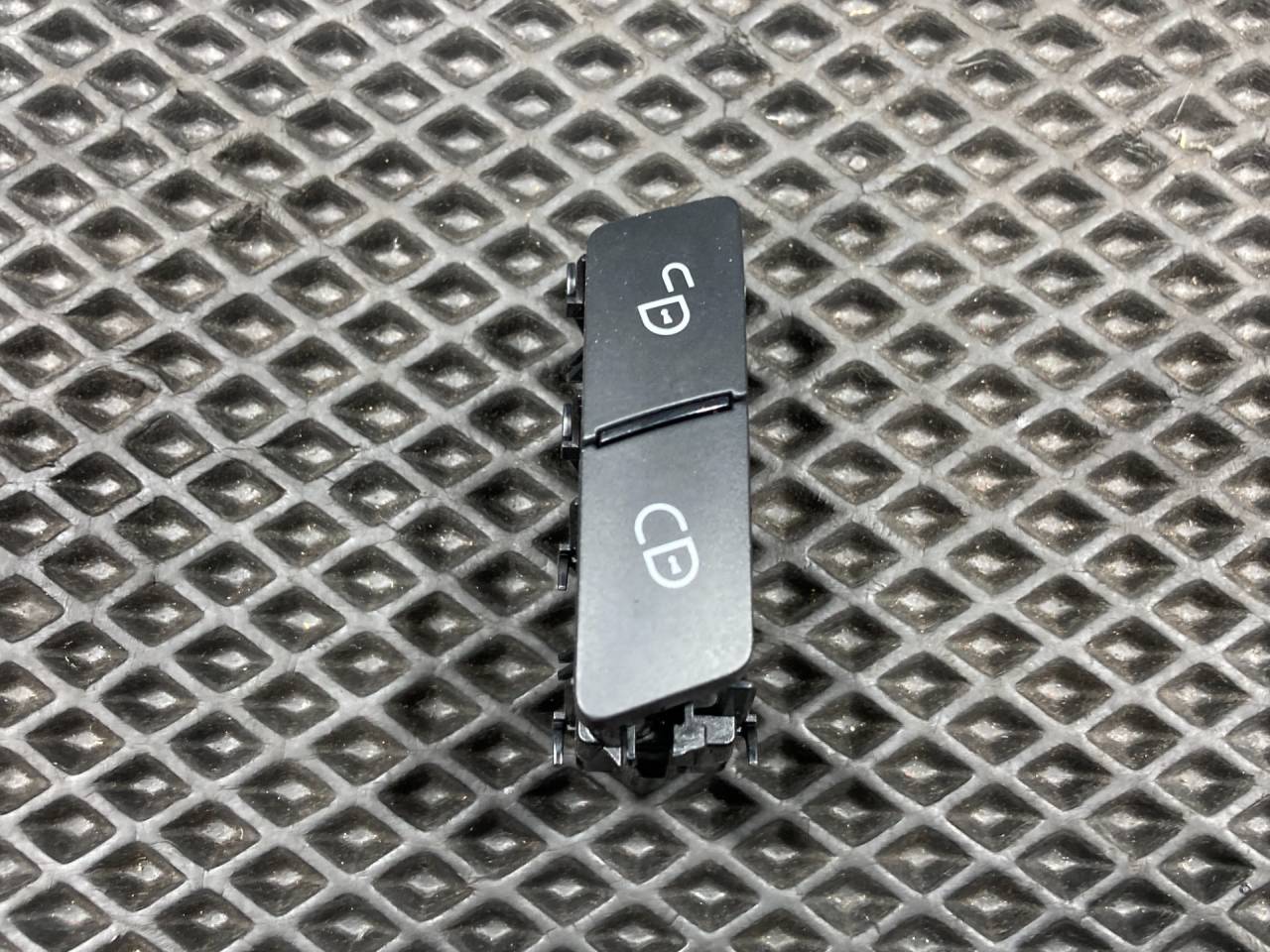 кнопка центрального замка Mercedes-Benz GL-Класс X166 2012, 4.7 л., M 278.928, бензин, АКПП, внедорожник 5 дв., A2049058502 - фото №1