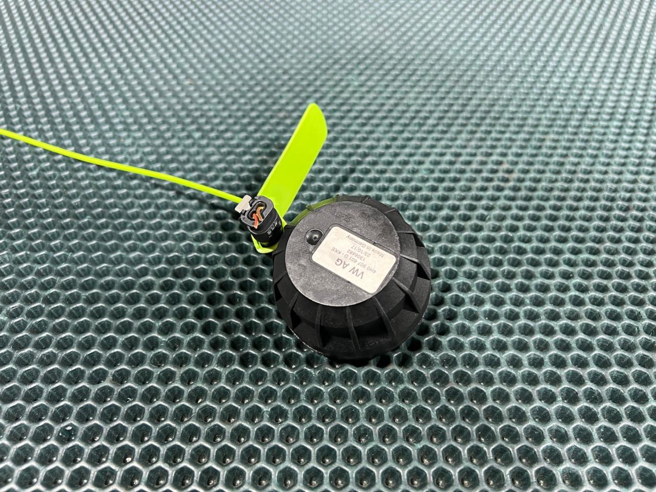 динамик Audi A4 B9 2018, 2.0 л., АКПП, седан, 4H0907601D - фото №1