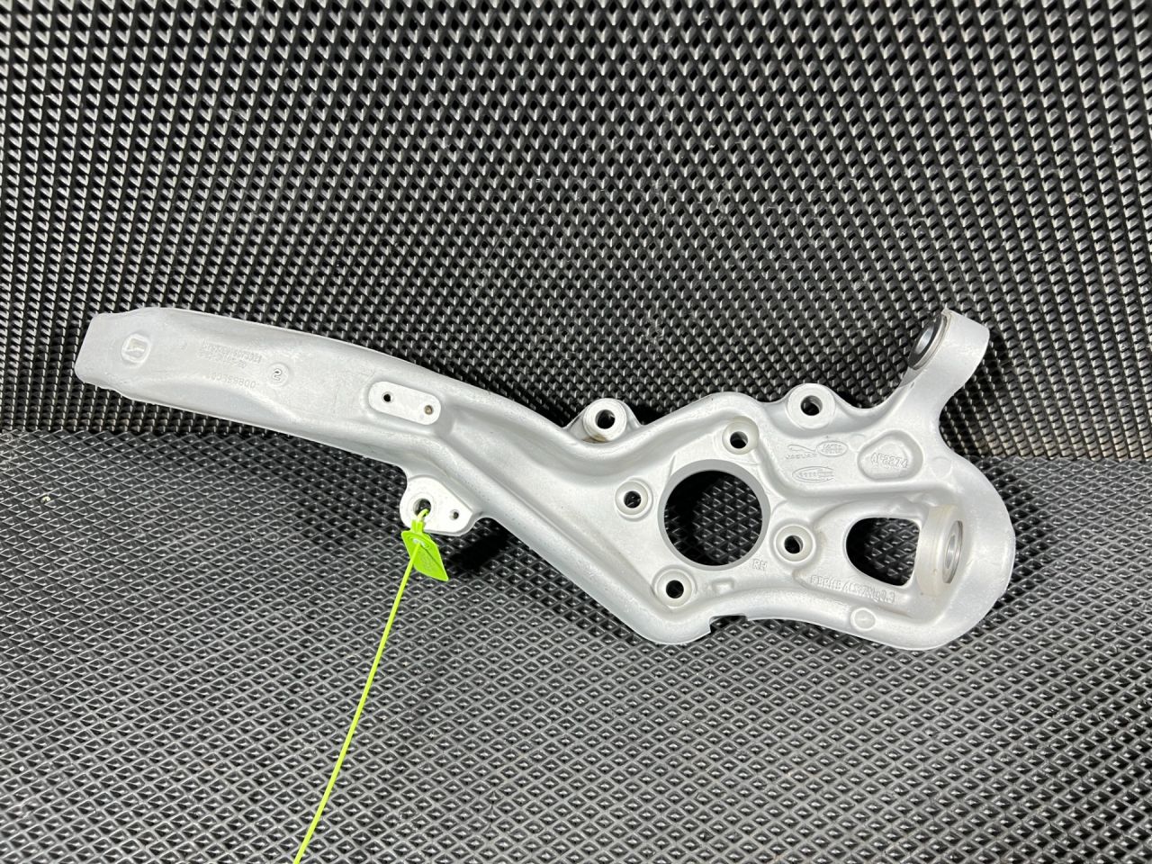 кулак поворотный правый Land Rover Range Rover Velar 1 поколение 2017, 3.0 л., бензин, АКПП, внедорожник 5 дв., T4A37932, T4A3593, T4A35575, LR138444, LR093817, 602123462, HK83-3K185-BD - фото №1