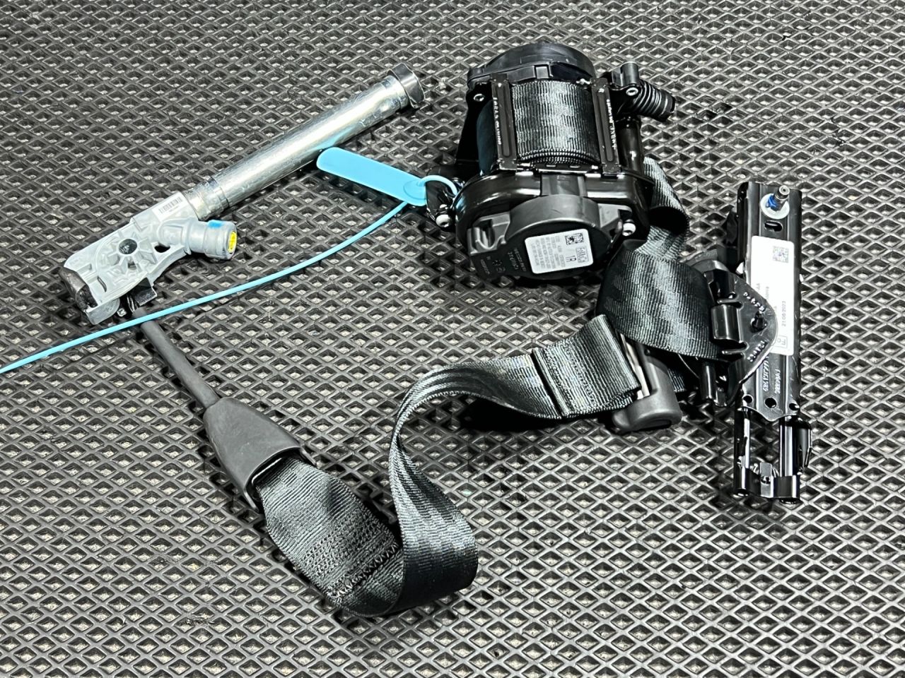 ремень безопасности Ford Mustang Mach-E 1 поколение 2023, электро, внедорожник 5 дв., LJ8B5861294AB3JA6, LJ8B58611C46AA - фото №1