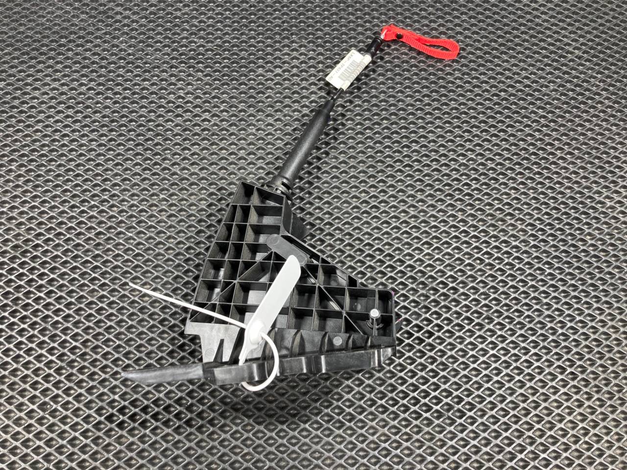 трос кулисы КПП Ford Bronco Sport 1 поколение 2020, 1.5 л., бензин, АКПП, внедорожник 5 дв., LX6P7P437AD - фото №1