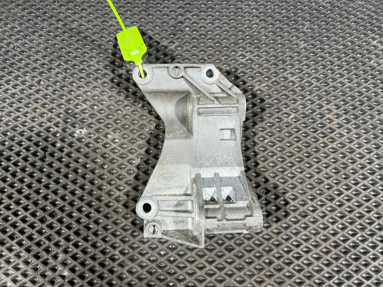 кронштейн гидроусилителя Land Rover Range Rover Sport 2 поколение L494 2017, 5.0 л., 508PS, бензин, АКПП, внедорожник 5 дв., CPLA5A694BA, LR035541, LR077850, LR112996 - фото №1