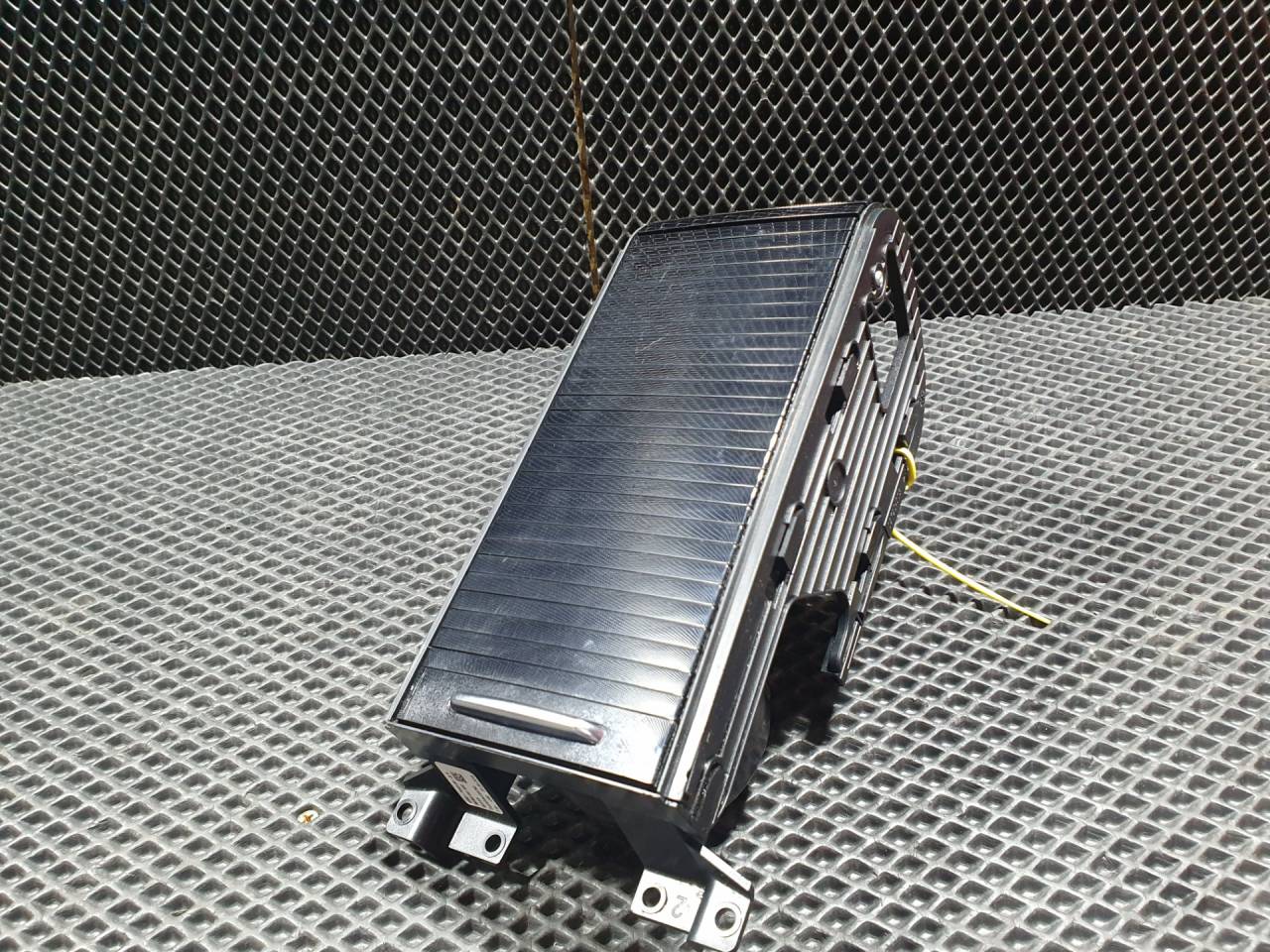 подстаканник Jaguar XF X260 2015, 3.0 л., 306PS, бензин, АКПП, седан, T2H3071, GX63F048196AA - фото №1