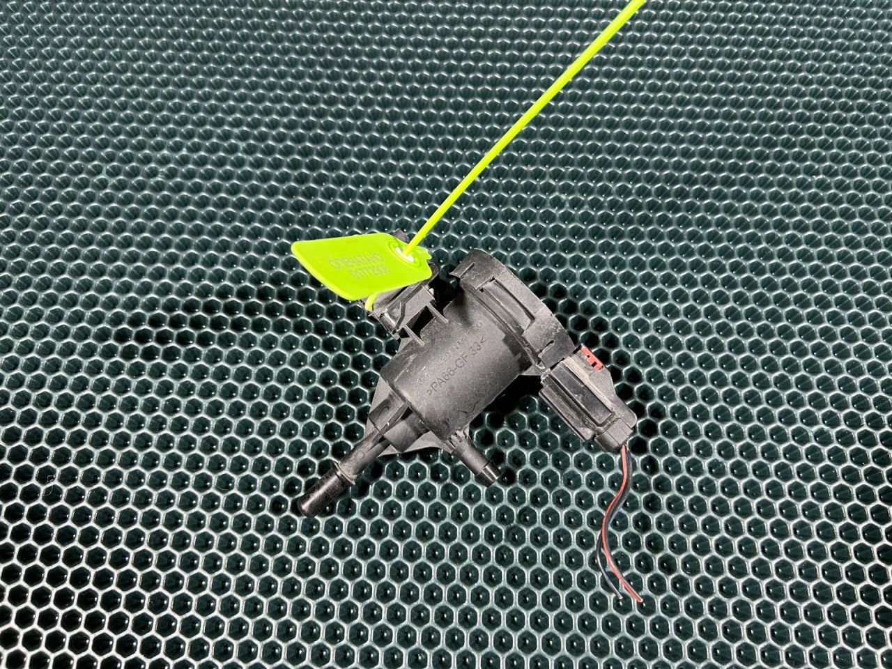 клапан вентиляции топливного бака Mercedes-Benz GLE W166 2016, 4.7 л., M 278.928, бензин, АКПП, внедорожник 5 дв., A0014760532 - фото №1