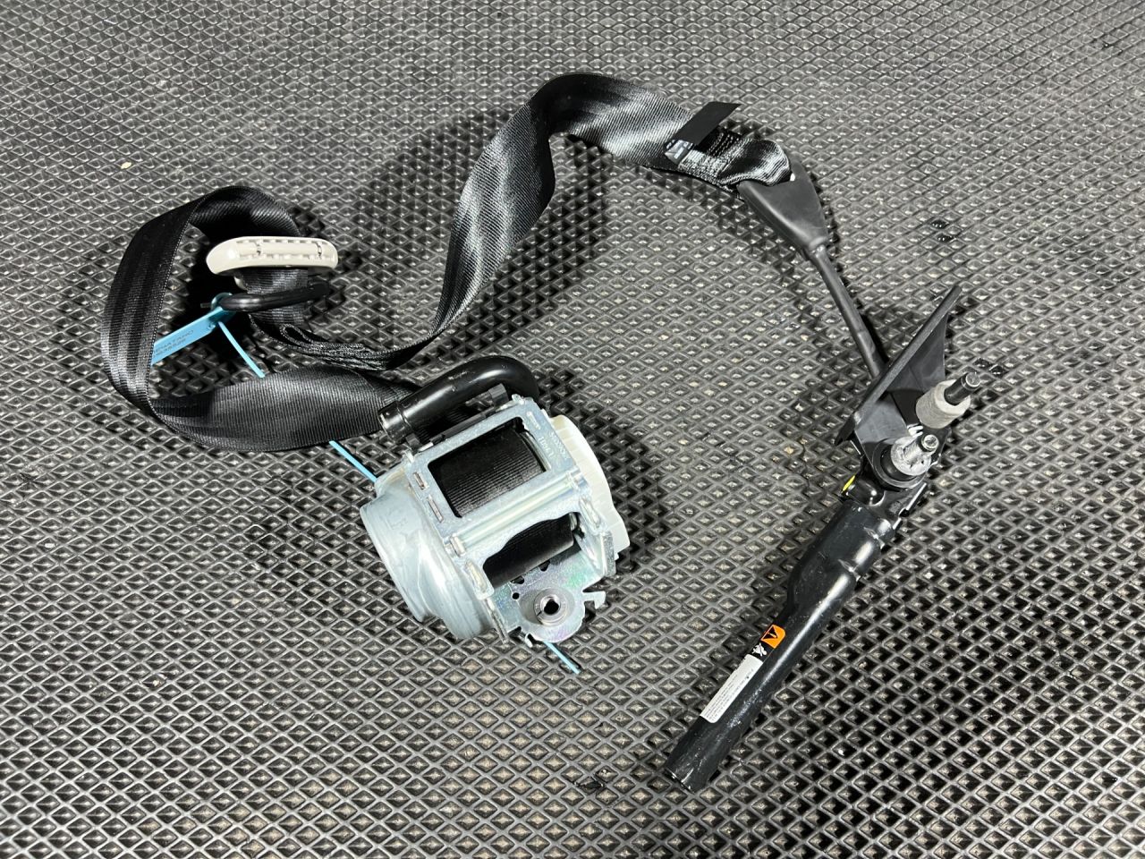 ремень безопасности Nissan Rogue T33 2022, 1.5 л., бензин, внедорожник 5 дв., 868846RR0A, 868846RR7A - фото №1