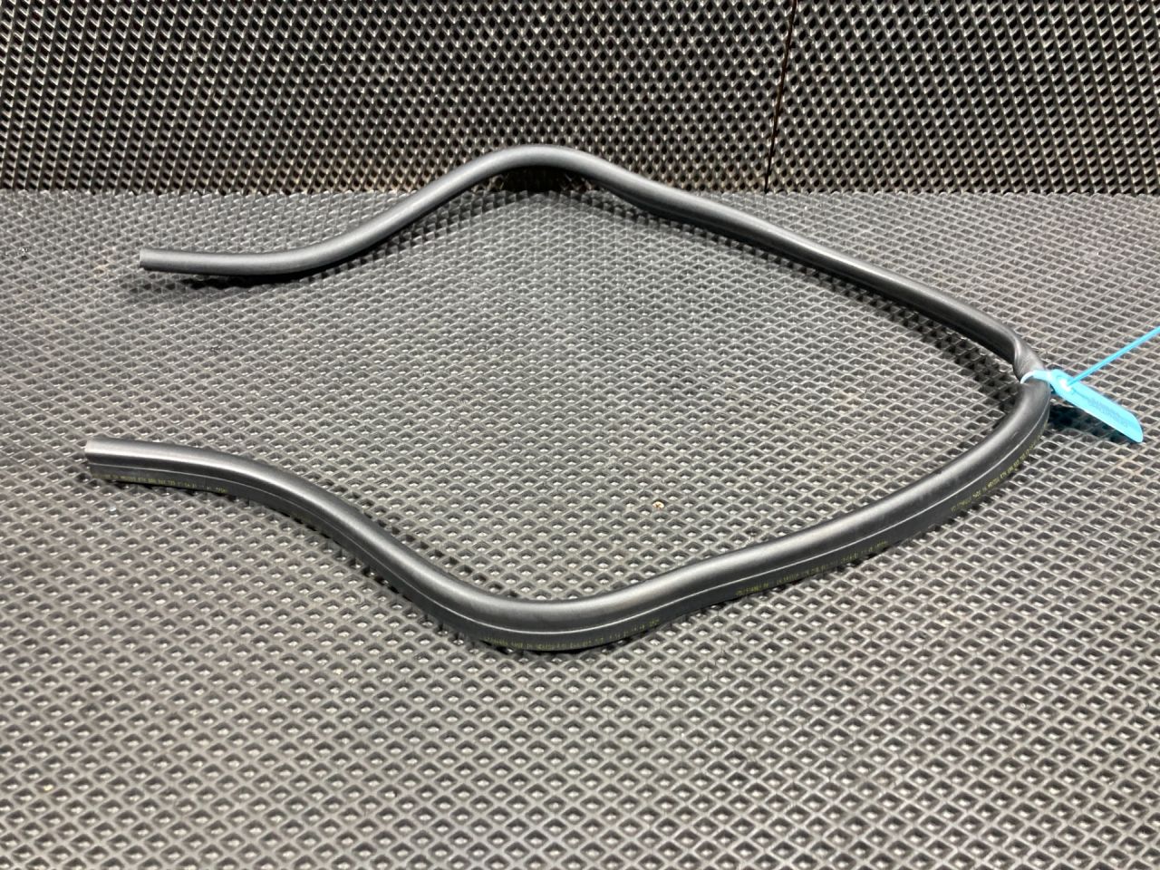 уплотнитель жабо Volkswagen Taos 1 поколение 2021, 1.5 л., DNK, бензин, АКПП, внедорожник 5 дв., 2GG823723 - фото №1