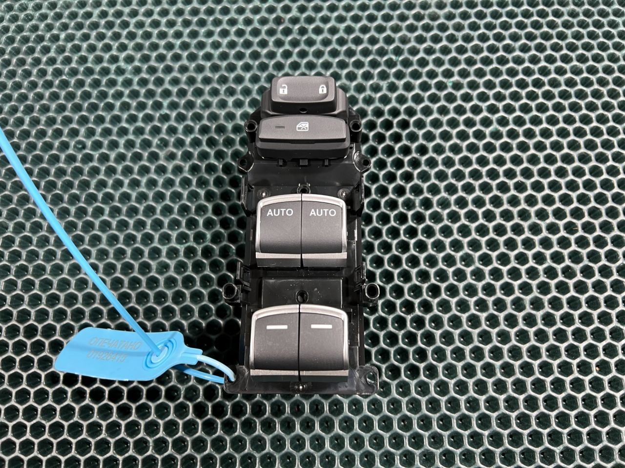 блок управления стеклоподъемниками Honda Accord 11 поколение 2025, 1.5 л., L15B, бензин, вариатор, седан, 3575030AA01, 35190T20A21, 8359130AA01ZA - фото №1