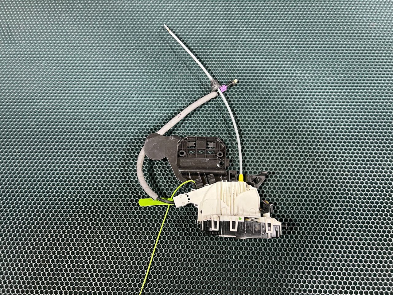 замок двери передней левой Mercedes-Benz M-Класс W166 2013, 3.0 л., бензин, АКПП, внедорожник 5 дв., A1667230314, A1667200135 - фото №1