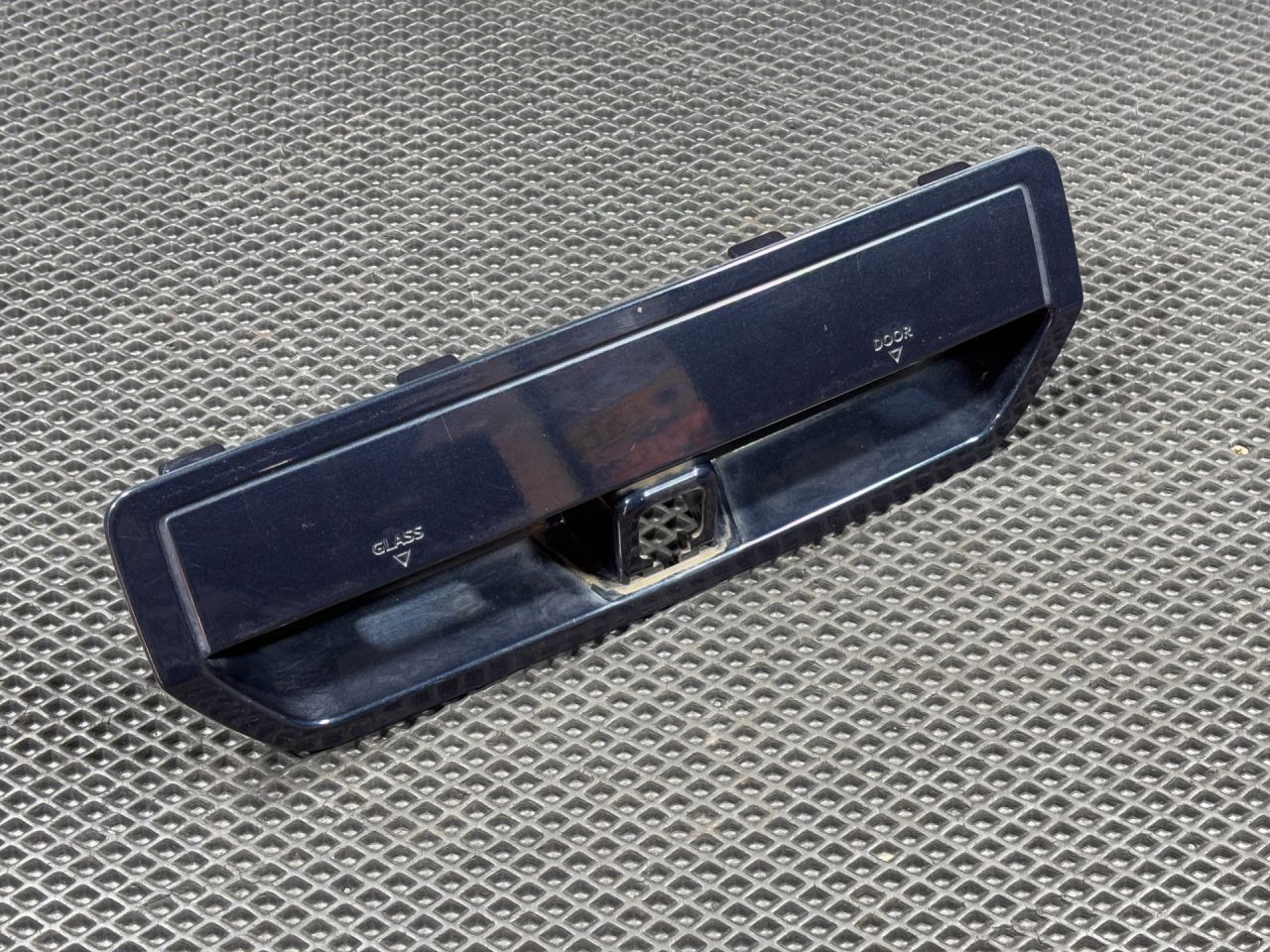 камера заднего вида Ford Bronco Sport 1 поколение 2021, 1.5 л., бензин, АКПП, внедорожник 5 дв., M1PB-R43404-A, M1PB-R43400-AA5LDX - фото №1