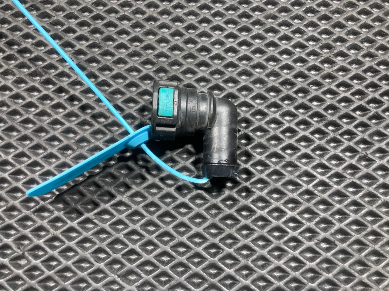 патрубок (трубопровод, шланг) Jaguar F-Pace 1 поколение X761 2018, АКПП, внедорожник 5 дв., PA66GF30 - фото №1