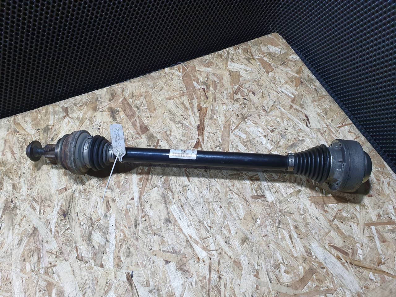 полуось задняя (приводной вал, ШРУС) Audi A5 F5 2017, 2.0 л., CVKB, бензин, АКПП, лифтбэк, 8W0501203D - фото №1