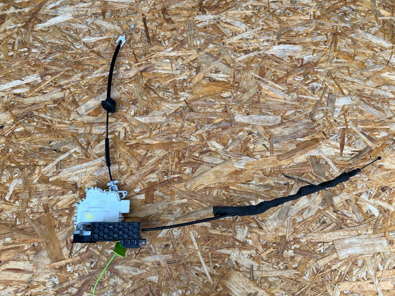 замок двери передней правой Porsche Macan 1 поколение 2018, 3.0 л., MCT.MA, бензин, АКПП, внедорожник 5 дв., 8J1837016F, JA68J1837016F - фото №1