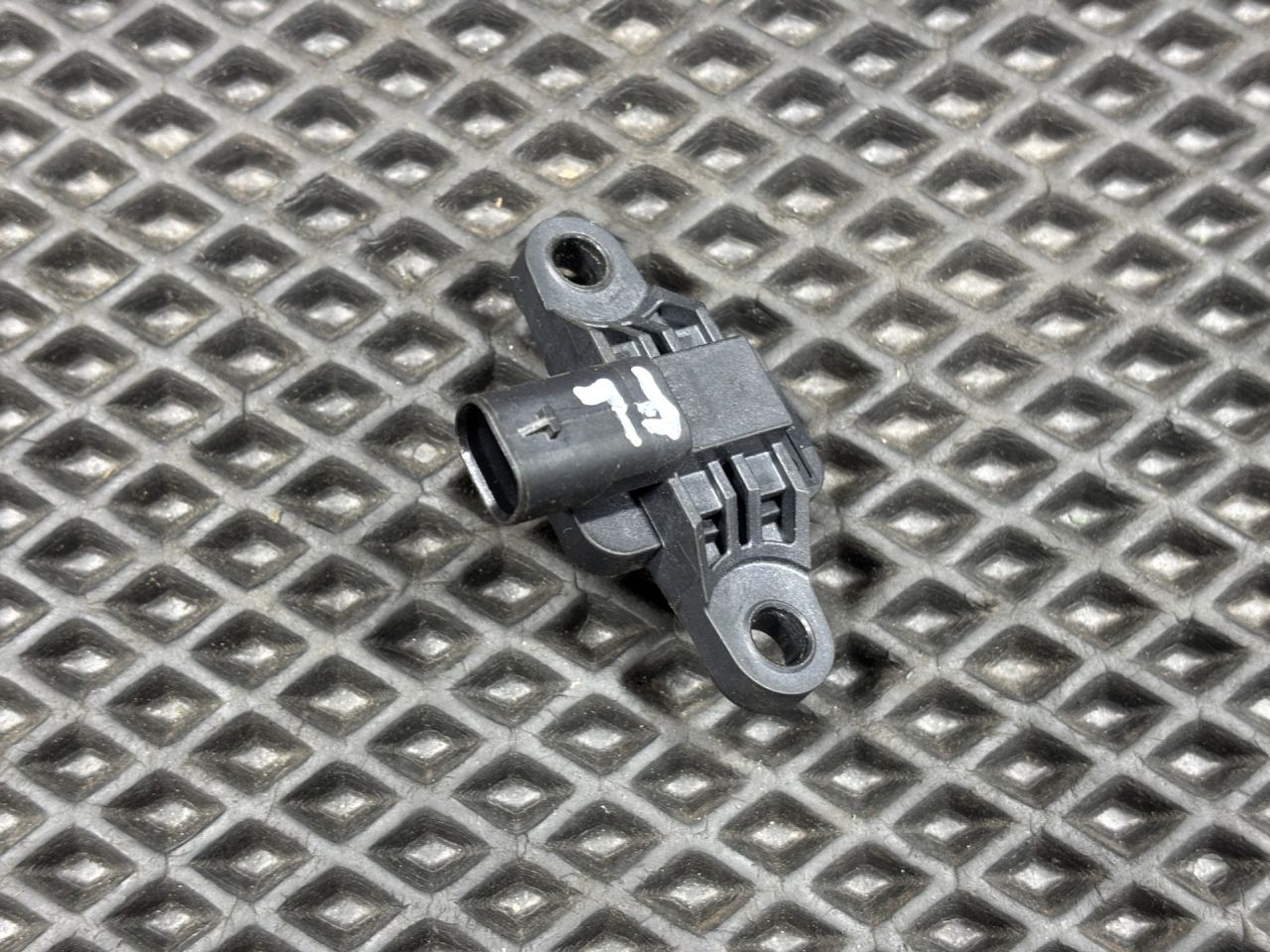 датчик удара Kia K5 3 поколение 2021, 1.6 л., G4FP, бензин, АКПП, 95930-M5000 - фото №1