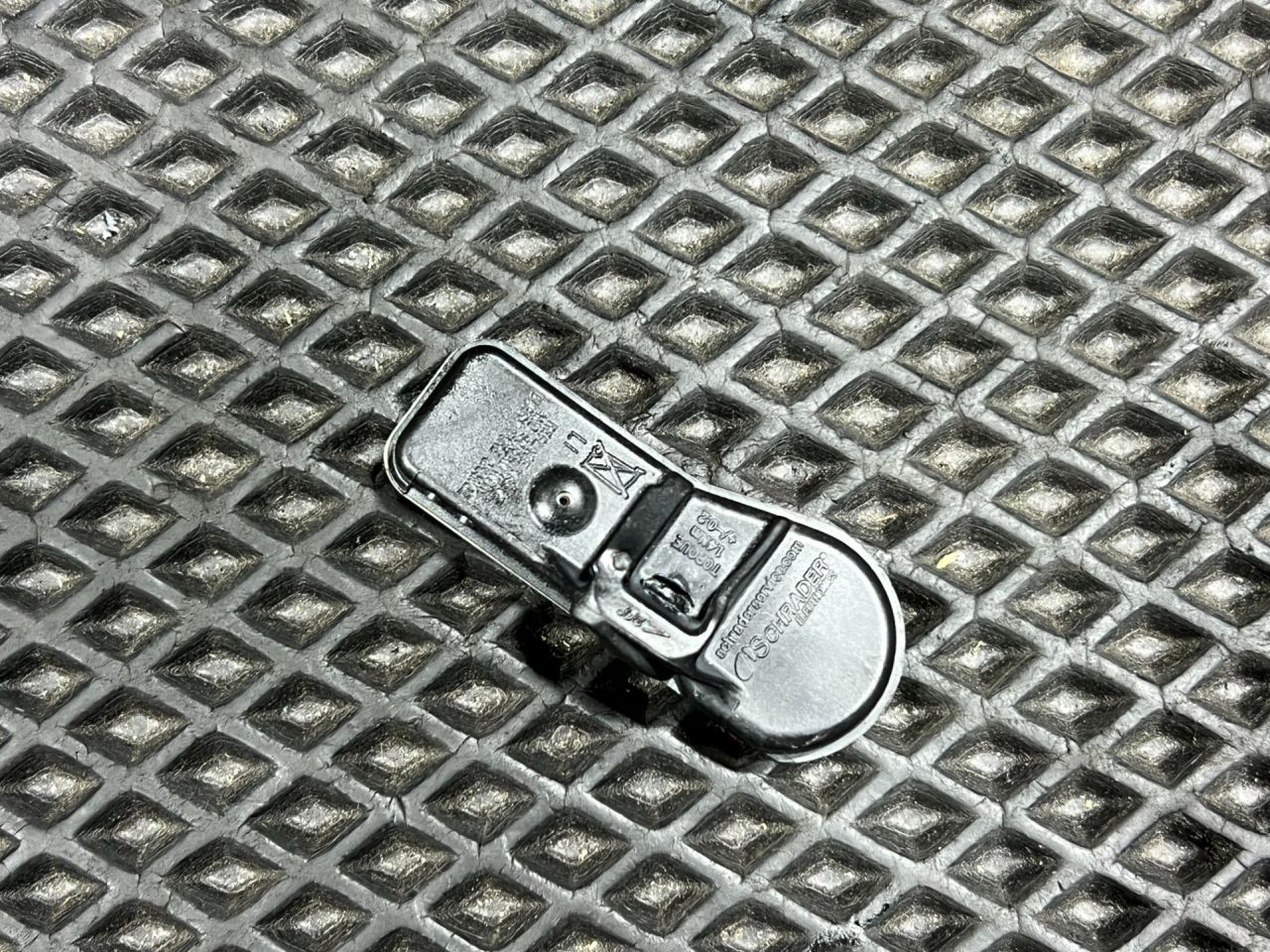 датчик давления в шине Genesis G70 1 поколение 2019, 2.0 л., G4KL, бензин, АКПП, седан, 52933-J5000 - фото №1