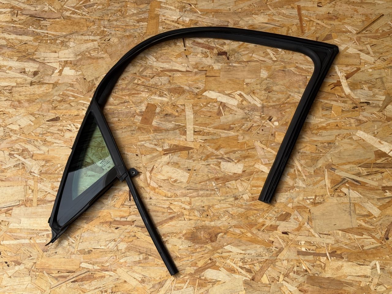 форточка передняя левая Kia K5 3 поколение 2020, 1.6 л., G4FP, бензин, АКПП - фото №1