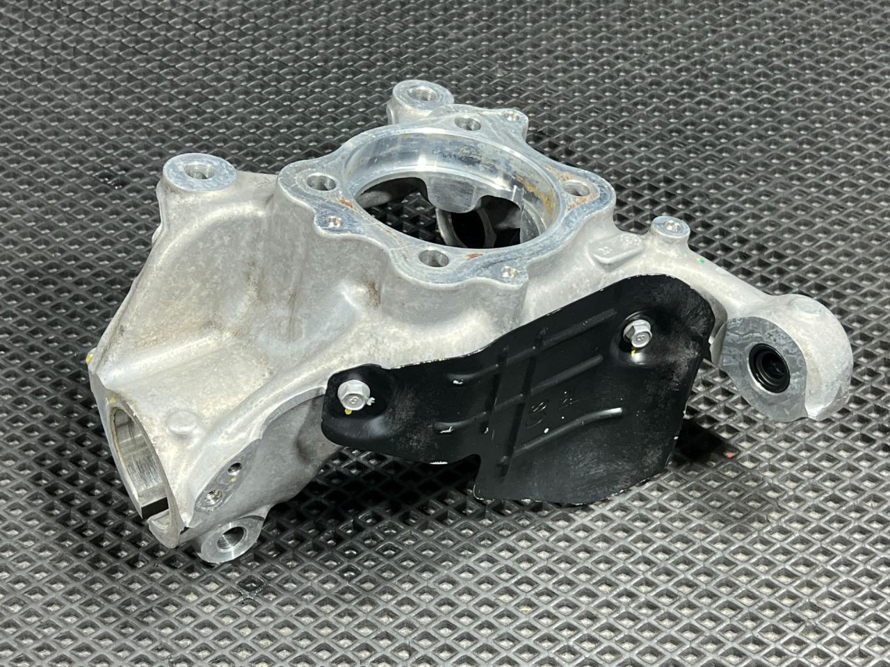 кулак поворотный левый Genesis G70 1 поколение 2019, 2.0 л., G4KL, бензин, АКПП, седан, 51710J5000 - фото №1