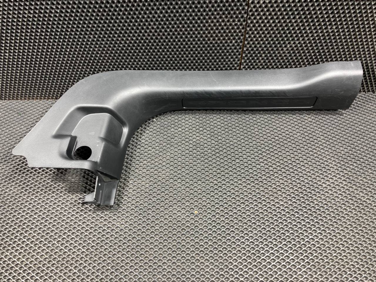 накладка на порог внутренняя Ford Bronco Sport 1 поколение 2020, 1.5 л., бензин, АКПП, внедорожник 5 дв., M1PBS13201AC - фото №1