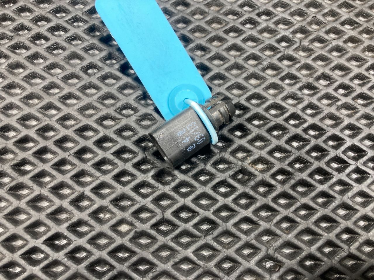 датчик температуры Volkswagen Passat CC 1 поколение 2011, 2.0 л., CCZB, бензин, АКПП, купе, 8Z0820535 - фото №1