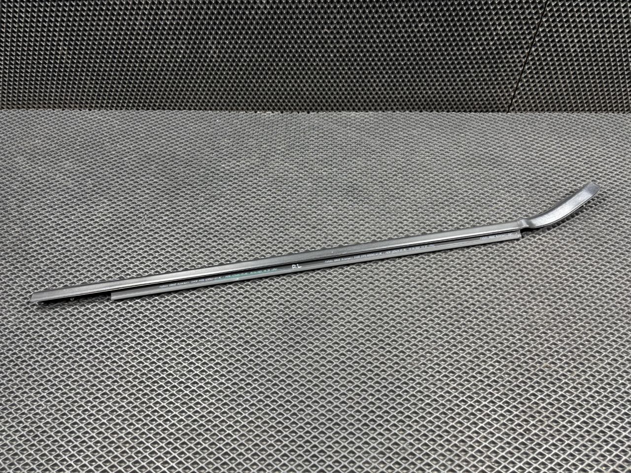 молдинг двери задней левой Ford Bronco Sport 1 поколение 2021, 1.5 л., бензин, АКПП, внедорожник 5 дв., M1PB-S2056263-AC, M1PBS2560405AE - фото №1