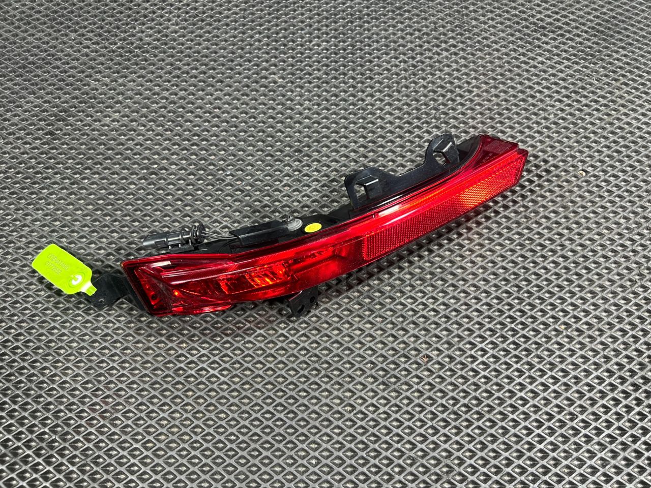 фонарь задний правый Land Rover Discovery Sport 1 поколение 2016, 2.0 л., бензин, АКПП, внедорожник 5 дв., FK7215K272, LR098398 - фото №1