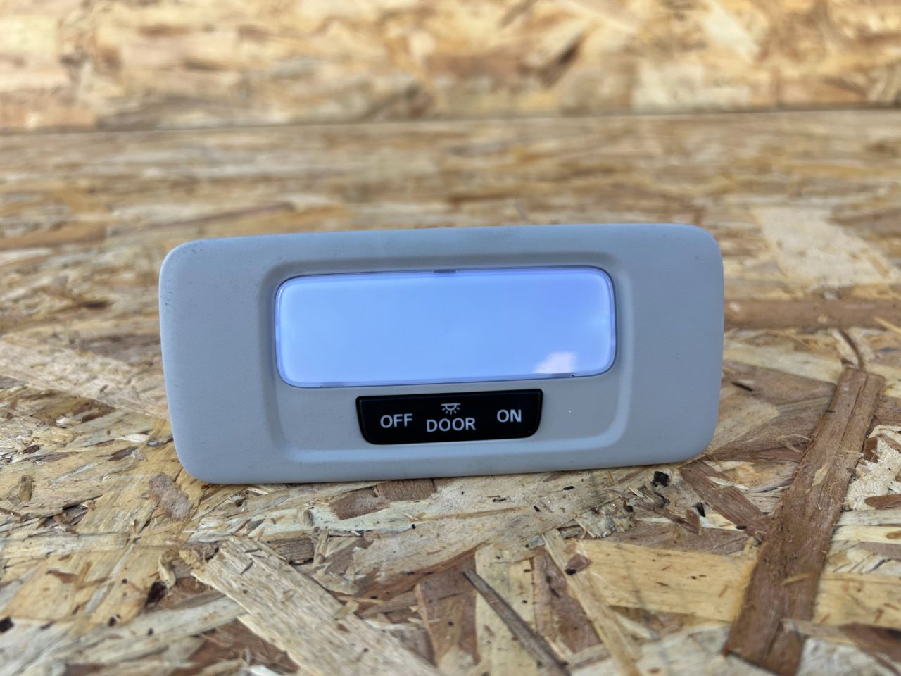 фонарь салона (плафон) Honda CR-V 6 поколение 2025, 1.5 л., L15B, бензин, вариатор, внедорожник 5 дв. - фото №1