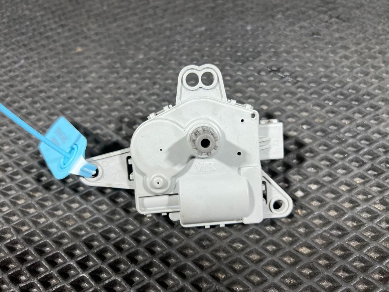 моторчик заслонки печки Kia K5 3 поколение 2022, 1.6 л., G4FP, бензин, АКПП, седан, D266-LFDLA01 - фото №1