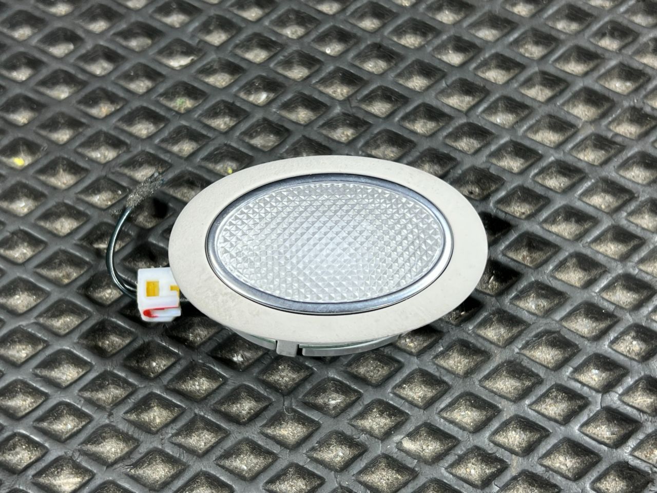 фонарь салона (плафон) Genesis G70 1 поколение 2019, 2.0 л., G4KL, бензин, АКПП, седан, 92890-3N020, 92890-3N020RJS - фото №1