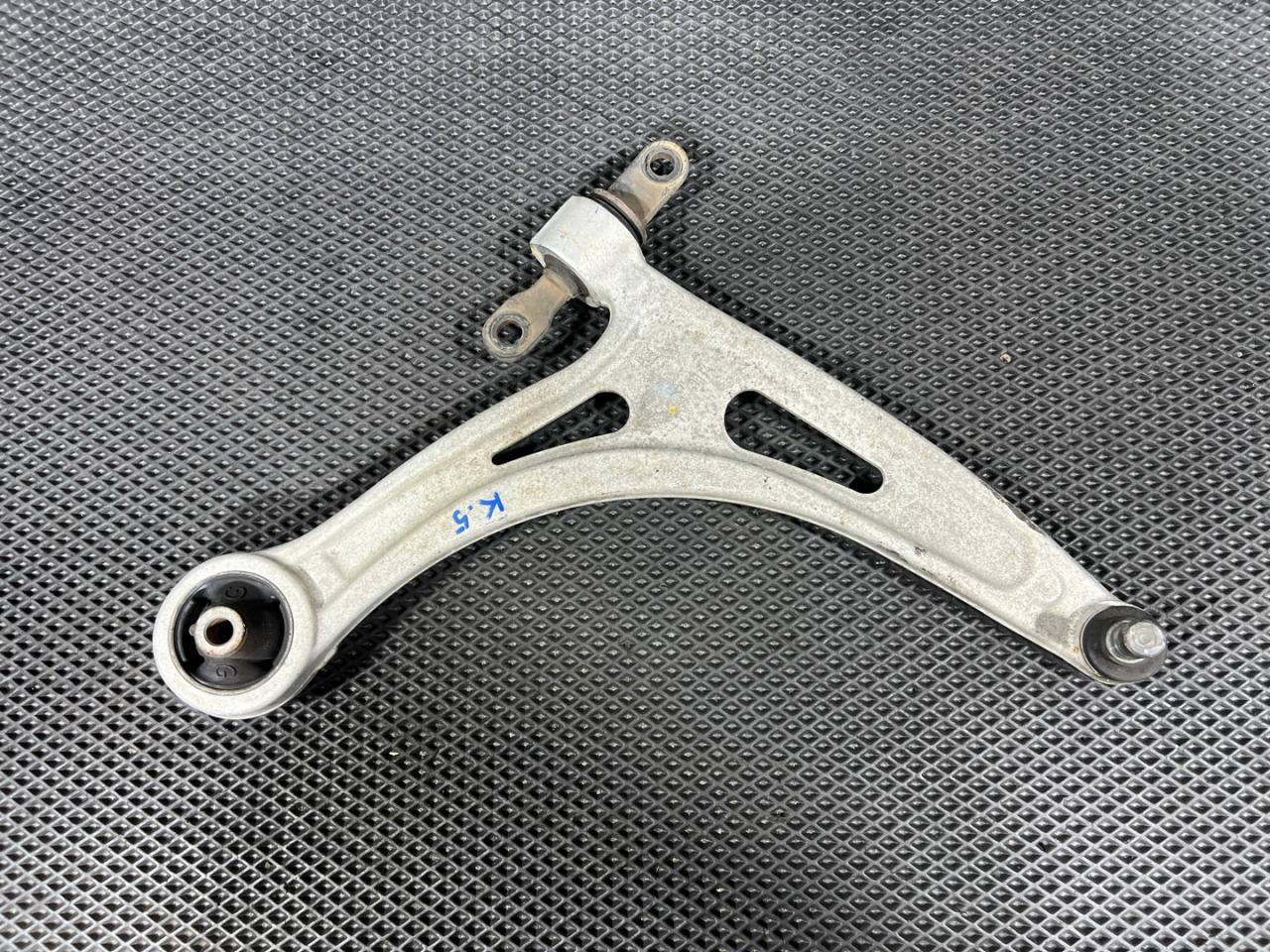 рычаг передний правый Kia K5 3 поколение 2022, 1.6 л., G4FP, бензин, АКПП, седан, 54501L1000 - фото №1