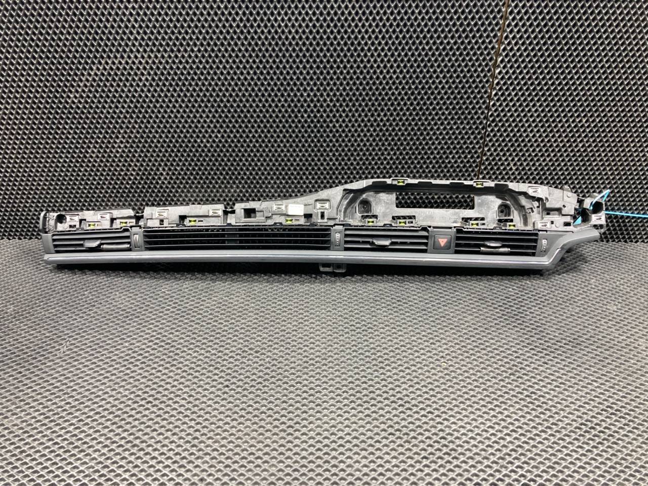 дефлектор обдува салона Audi A5 F5 2018, 2.0 л., CVKB, бензин, АКПП, лифтбэк, 8W1820902, 8W1820902E - фото №1