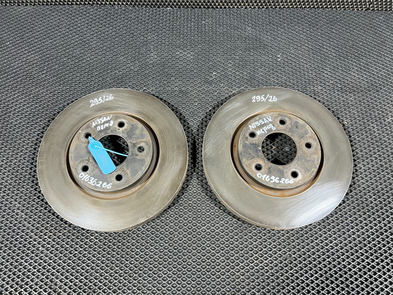 диски тормозные (комплект) Nissan Rogue T33 2022, 1.5 л., бензин, внедорожник 5 дв., 40206-6RR0A, 40206-6RA0A - фото №1