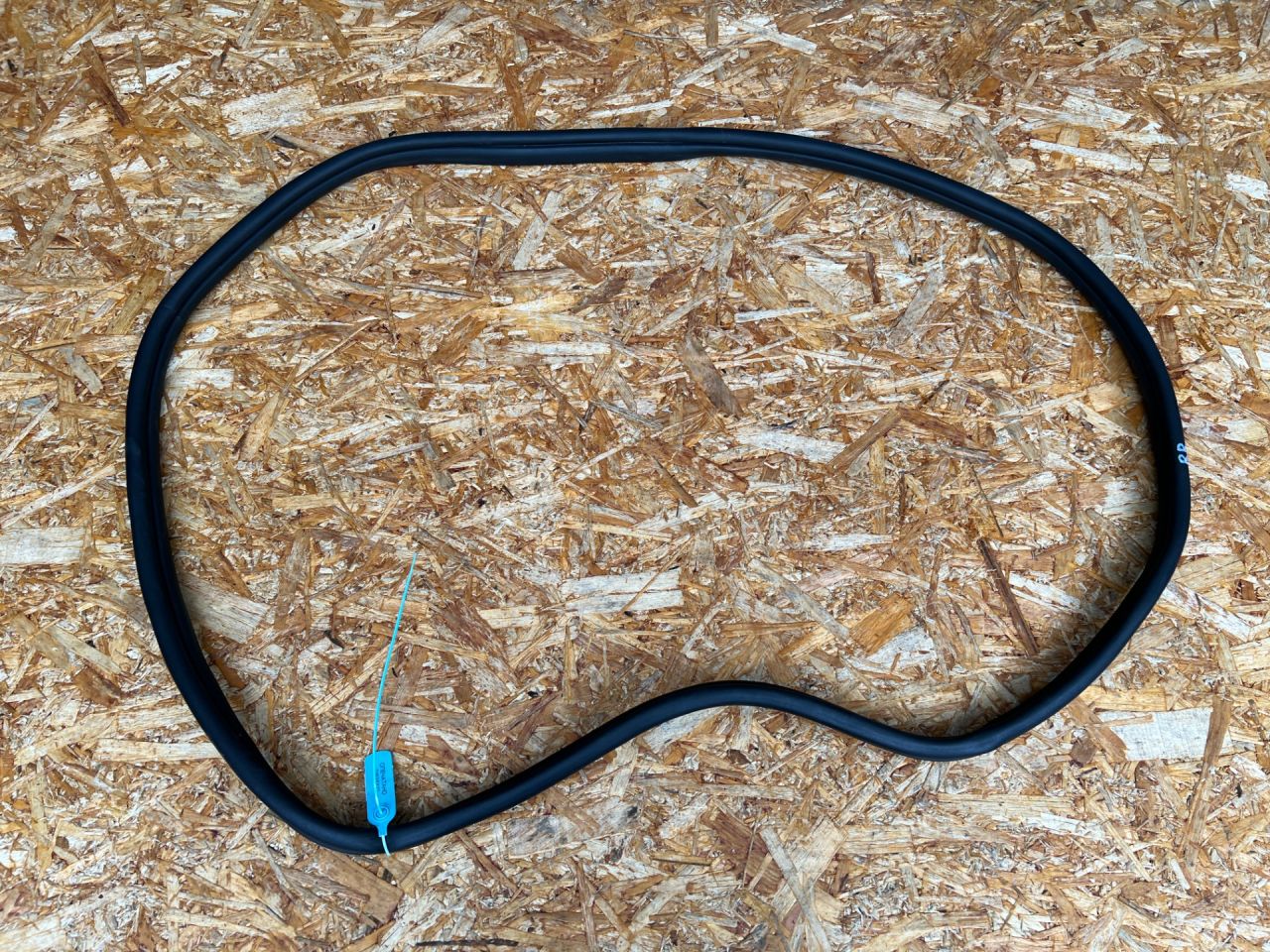 уплотнитель двери Kia K5 3 поколение 2022, 1.6 л., G4FP, бензин, АКПП, седан, 83120L3000 - фото №1