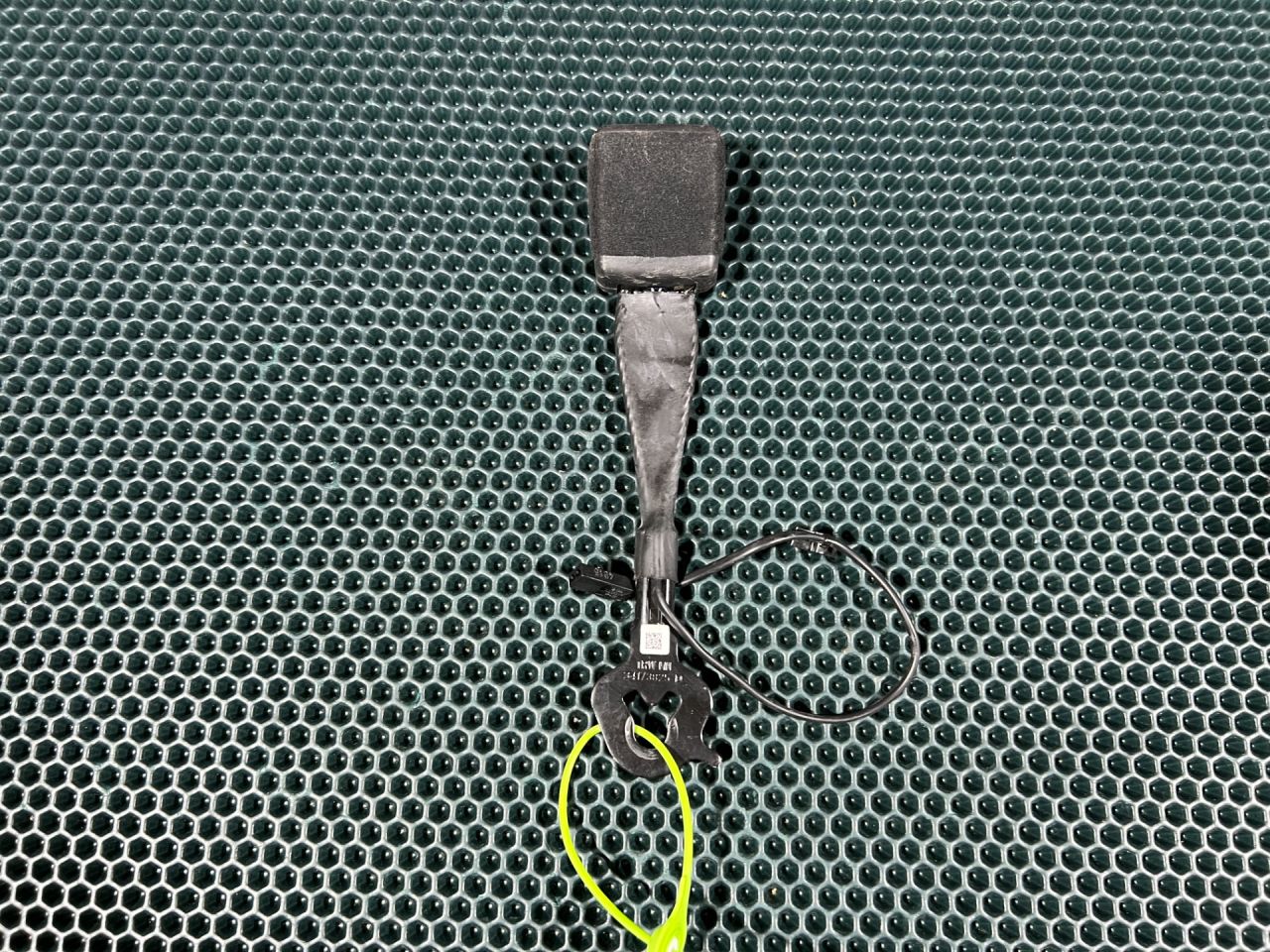 замок ремня безопасности Audi Q7 4M 2016, 3.0 л., бензин, АКПП, внедорожник 5 дв., 4M0857755D - фото №1