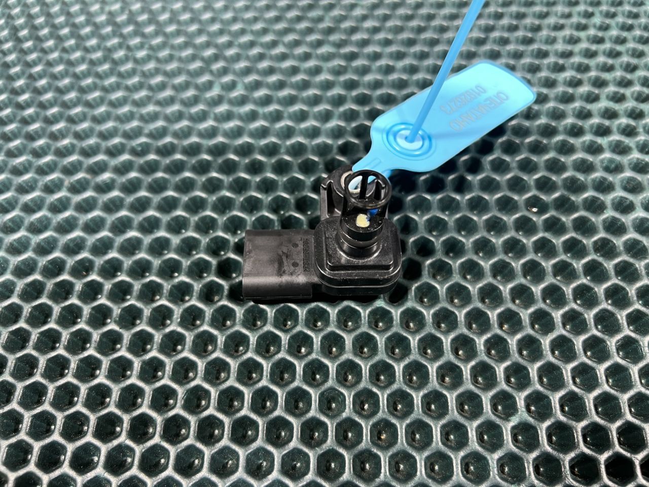 датчик абсолютного давления Chevrolet Trax 2 поколение 2023, 1.2 л., бензин, АКПП, внедорожник 5 дв., 55493483, 12713907 - фото №1