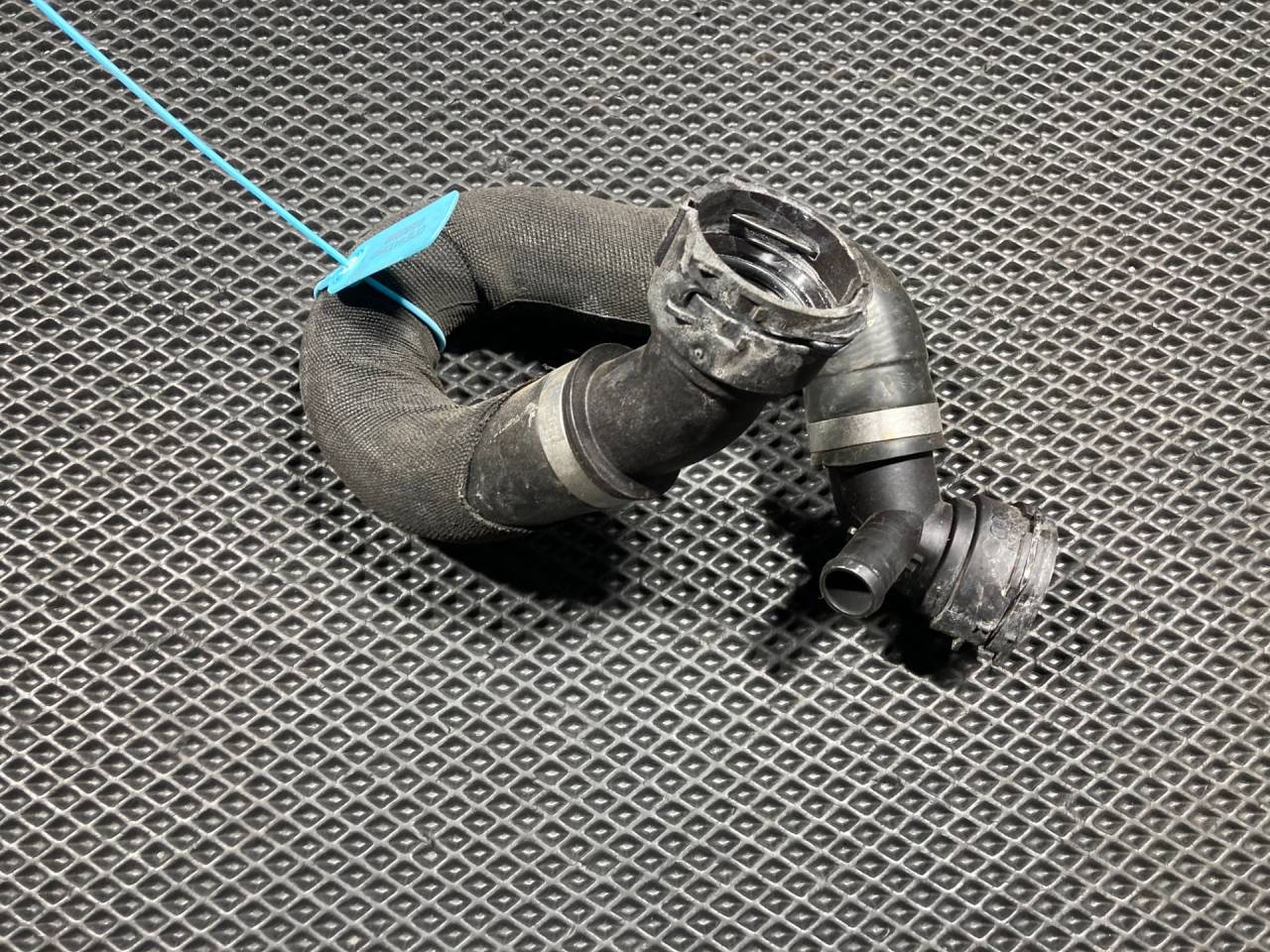 патрубок (трубопровод, шланг) Audi Q7 4M 2018, 3.0 л., CREC, бензин, АКПП, внедорожник 5 дв., 4M0122101AK - фото №1